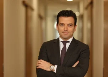 Agron Shehaj në Zl! Kryetari i Partisë humb njeriun e zemrës