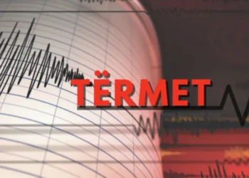 Panik! Tërmeti me magnitudë 6.1 godet Turqinë, shemben ndërtesa, njerëzit të frikësuar dalin në rrugë