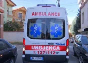 Aksdient tronditës në vend! Humb jetën një grua, shoferi largohet nga vendngjarja