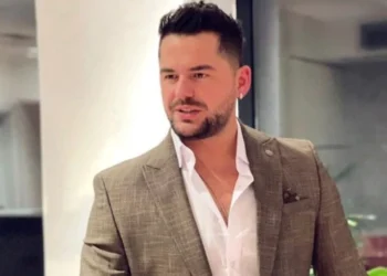 ‘Na lini të jetojmë dhimbjen tonë…’ nëna e Shpat Kasapit thyen heshtjen pas humbjes së të birit: Djali im…