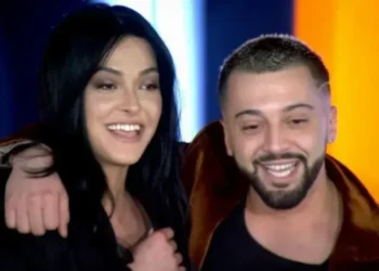 Disa muaj nga humbja e vëllait të Gjestit, motra e tij shfaqet e SHKATERRUAR dhe duke QARE! (Video)