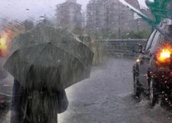 Rrebeshe shiu, erë e fortë dhe temperatura të ulëta! Pasditja e sotme pritet të jetë…