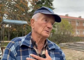 U gjet i pajetë në kangjellat e një banese, flasin të tmerruar banorët e zonës. Ja cfarë rrëfejnë