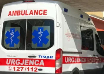 Ngjarje e rëndë/ Burri tenton vetëvr*sjen, shpëtohet nga familjarët