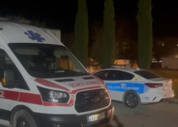 Ngjarje TR*GJIKE në Tiranë, 16-vjeçarja hidhet nga pallati dhe nd*rron jetë, ja çfarë dyshohet…