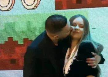 ‘Vajza e Mirit ishte shumë keq pas takimit me të atin…’ Miku i këngëtarit flet për gjendjen e rënduar të Artistes