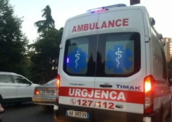 E rëndë/ Një person hidhet nga ballkoni i katit të pestë (Detaje)