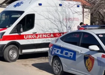 Ngjarje tragjike! Banorët e pallatit tmerrohen, gjejnë pa shenja jete fqinjin në shkallë