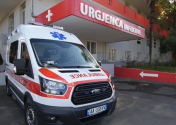 Tragjedi në vend! Ra në kontakt me kabllot elektrike të zhveshura, humb jetën 16 vjecarja