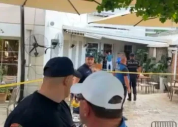 E kapi pIumbi kot, motra e kamarierës së pIagosur apel mediave ‘Boll, motrës sime po i rrezikohet…’