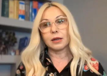 Sfida, probleme familjare dhe thyrje zemrash… Chrysanthi Kalogeri flet per jave te ‘FRIKSHME’!