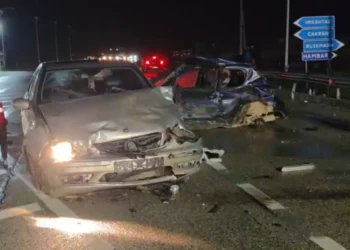 Aksident tragjik në vend, përplasen dy automjete, humb jetën 20-vjeçari