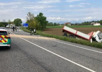 Aksident i rëndë, kamioni përplaset me furgonin frigoriferik, vd*s shoferi,ne gjendje te rende dikush tjeter!