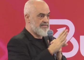 “Paga minimale 500 euro”/ Rama: Sigurimet do t’i mbulojë qeveria për 9 muaj, kush merr lekë në dorë…