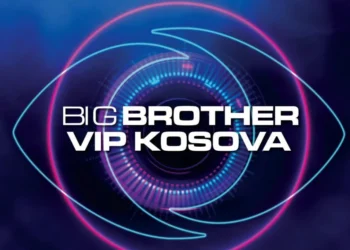 Plasin cokollatat në BBVK, një tjetër cift shkëmbejnë puthje në buzë para kamerave (Video)