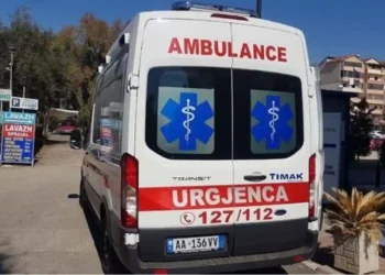 E rëndë! Ndërron jetë 42-vjeçari në banesë, dyshohet se…