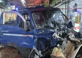 Aksident tronditës!  Kamionçina futet në treg, dy persona humbin jeten dhe 18 të plagosur