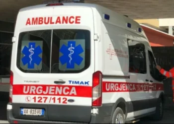 Ndodh në mes të Tiranës! 29-vjeçari qëIIon me th*kë dy vëllezërit e tij, me pas…