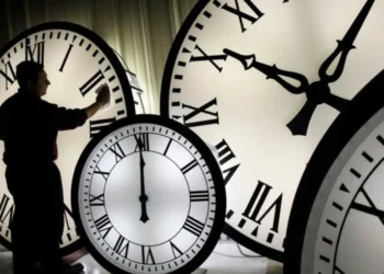 A do të ndryshojë ora këtë muaj? Ja cfarë na pret dhe si duhet të përgaditemi