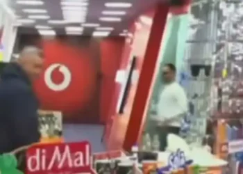 Rogerti nuk i ndahet Stenaldos, e ofendon sërish për shikimin