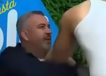 Rogerti god*t fizikisht Gimbon, pritet përjashtimi i tij? (PAMJET)