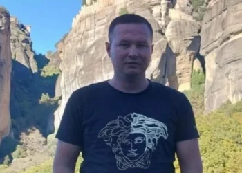 ‘Pashë vd*kjen me sy…’ Flet heroi që arriti të shpëtonte 3 familje nga zjarri, shtëpia e tij u bë shkrumb e hi!