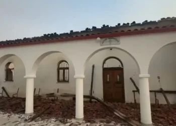Zjarri djeg kishën e saporestauruar në Lefterohor të Delvinës, flakët përfshijnë edhe varrezat e fshatit