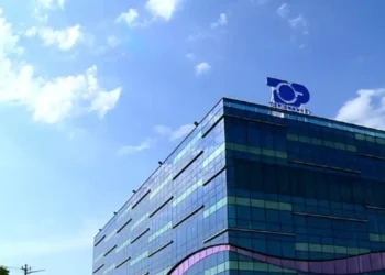 Përplasje e ashpër fizike në korridoret e Top-Channel mes dy moderatoreve? JA CFARE FLITET…