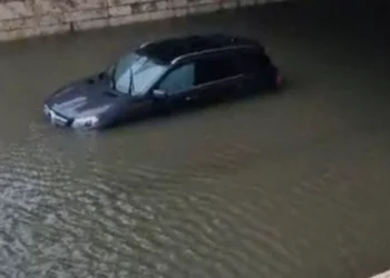 Kaos në Durrës, stuhia bënë NAMIN krijon probleme të mëdha në qarkullim!