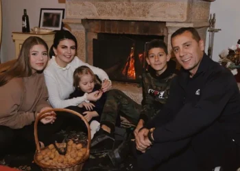 ‘Po na ndanë nga i vetmi prind që kemi…’ Vajza e Mark Frrokut shpërthen keq ndaj Rudina Dembacajt