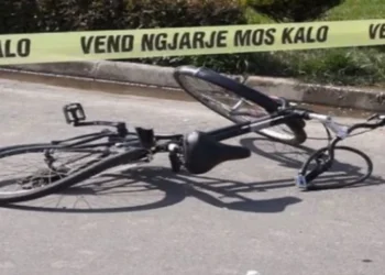 Lajmi i fundit: Rrëzohet me biçikletë dhe bie në kanal, humb jetën personi