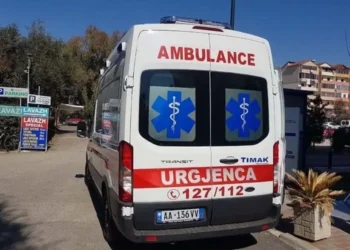 Aksident i rëndë në vend! Furgoni përplaset me automjetin, pIagoset 21 vjecarja