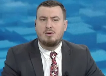 Sho*kohet në studio gazetari i News24: Babai më la nusen shtatzënë, i kapa në … (Video)