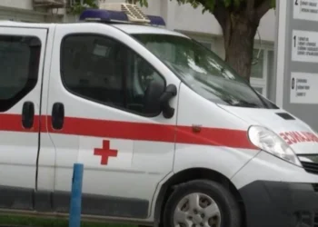 Aksident i frikshëm! Makina përplaset me kamionin, 5 persona thuhet se…