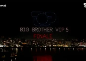 LIVE: Momenti që po CMEND gjithë publikun në finalen e BBVA!