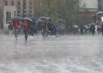 A do të ketë reshje shiu? Parashikimi i motit, ja çfarë pritet të ndodhë me temperaturat