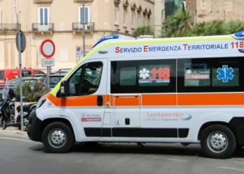 Ngjarje tronditëse! Tre persona humbin jetën, çifti me motor mb*tet në kanalin pranë rrugës