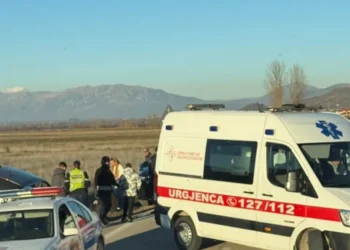 Aksident tragjik në vend! Makina del nga rruga, cifti i ri…