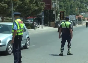 Ngjarje e rëndë në vend/ Djali 14 vjeç humb jetën pasi u q*llua në lokal nga moshatari që mbeti i pl*gosur