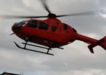 Nuk ndjehej mirë teksa po notonte në Ksamil/ 37-vjeçari transportohet me helikopter drejt Tiranë