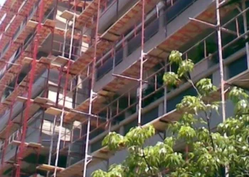 Mundohej për të fituar bukën e gojës, bënte dy punë. Humb jetën punëtori shqiptar në moshë të re