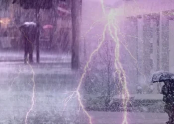 Jepet ALARMI: Rrebeshe të forta shiu, kujdes në këto ditë dhe në këto data