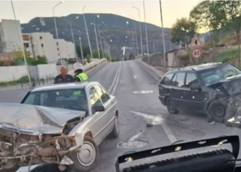 Makinat bëhen copash, dy shoferet e mjeteve…