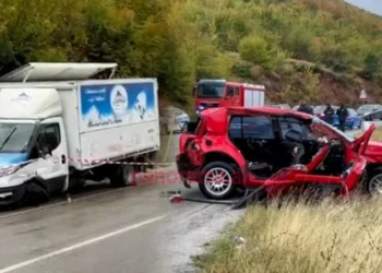 Makina e bërë copash! Dalin pamje nga aksidenti tragjik që humbi jetën 41 vjecarja në vend