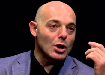 Përplasje e fortë? Cfarë ndodhi mbrëmë mes Blendi Fevziut dhe Tv Klan? Emisioni ‘Opinion’ nuk u…