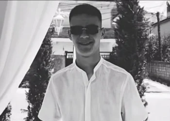 Mes lotësh dhe hidhërimit të madh i jepet sot lamtumira e fundit Eraldit që ju pre jeta në mes nga bashkëmoshatari i tij!