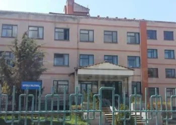 U gjet në gjendje të rënduar shëndetësore në rrugë, humb jetën 40 vjecari në vend