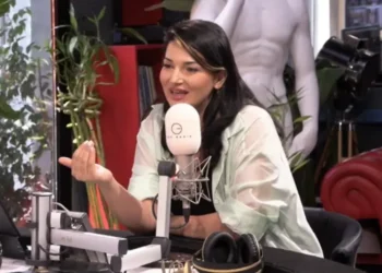 Psikologia e njohur thyen tabu me deklaratat e saj ‘Të bësh s*ks me pr*zerv*tivë, si të lash këmbët me corape…’