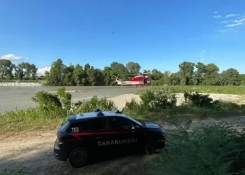 U ngjit bashkë me shoqet për të bërë foto, humb jetën TRAGJIKISHT 15-vjeçarja! Shoqja e saj e pIagosur rende