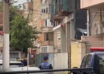 Adoleshentja filmoi veten duke…, udhëtoi nga Kamza për të kryer v*tëvr*sjen te Rruga e Dibrës! Ja Çfarë iu gjet në çantë…